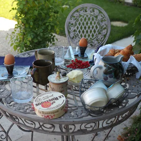 Le Sur Le Toit Bed & Breakfast 3*