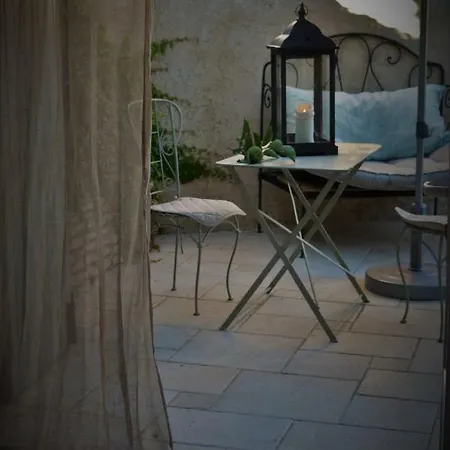 Le Sur Le Toit Bed & Breakfast Lourmarin